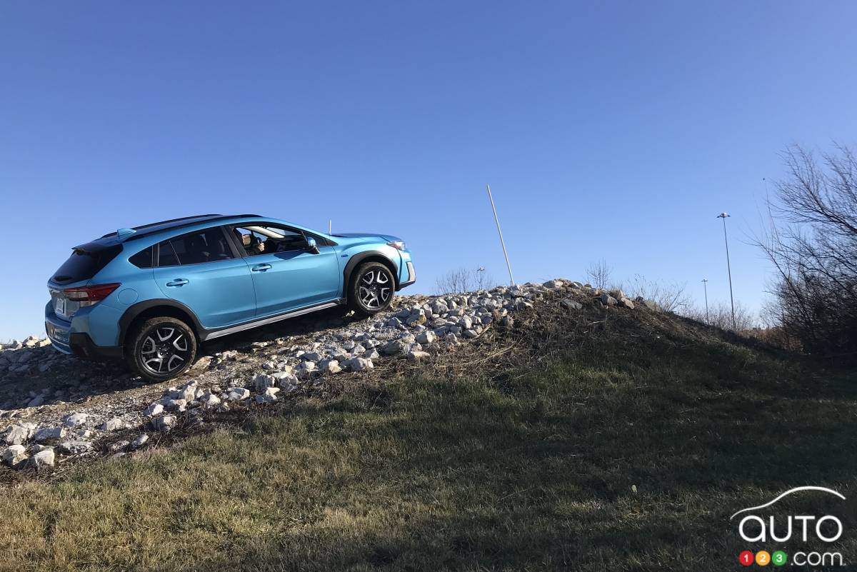 Subaru Crosstrek PHEV, dans une montée